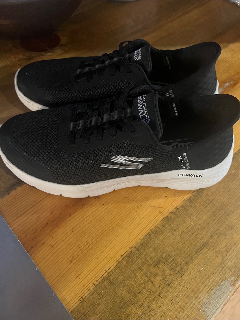 Skechers GoWalk Black and White Slip-On Hands Free Athletic Sneakers 8.5